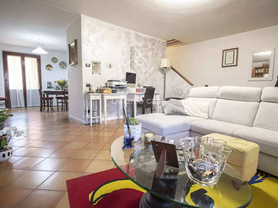 Immagine 3 di Villetta a schiera in vendita  a Carmignano