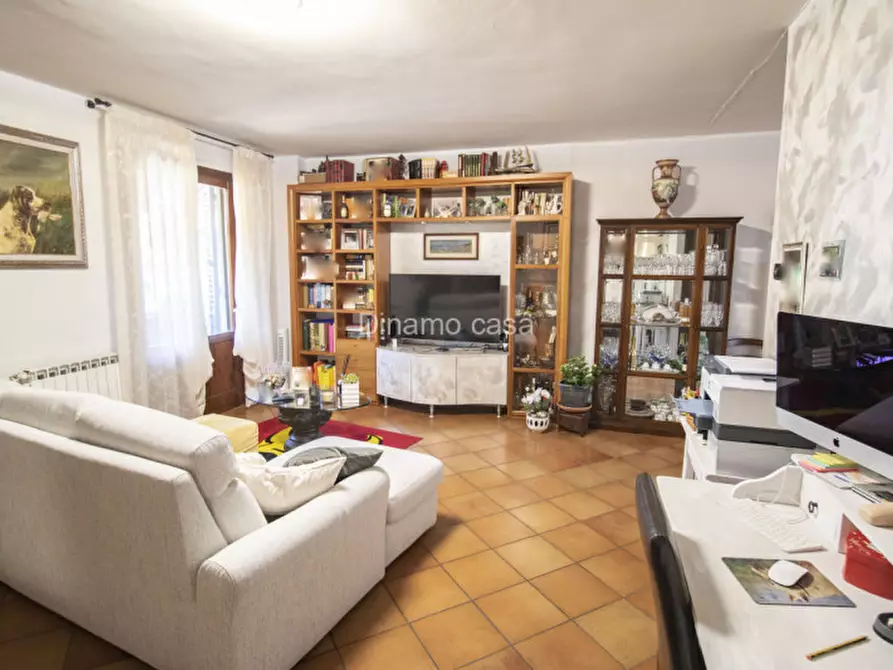 Immagine 4 di Villetta a schiera in vendita  a Carmignano