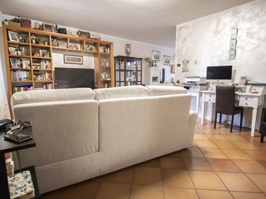 Immagine 5 di Villetta a schiera in vendita  a Carmignano