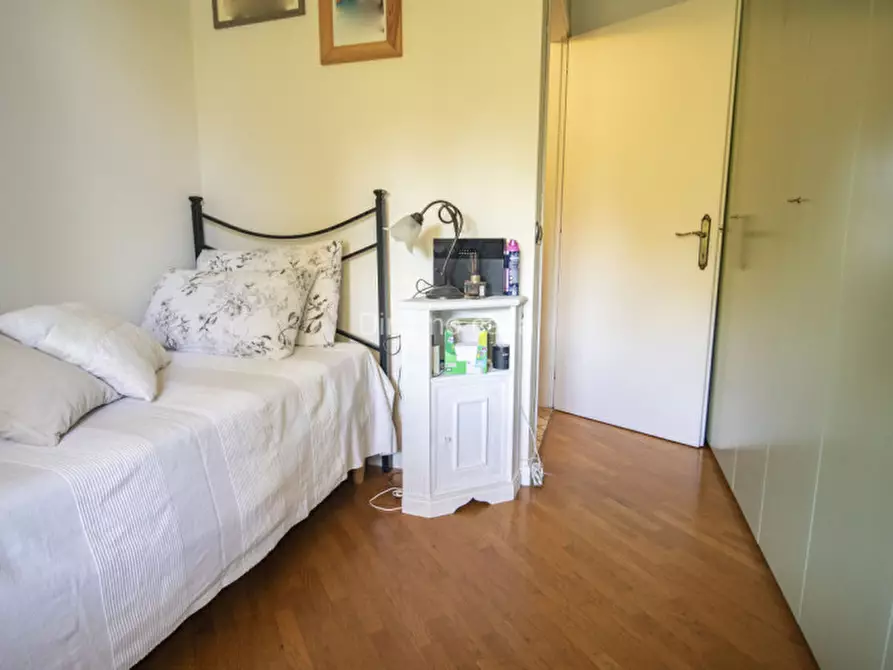 Immagine 12 di Villetta a schiera in vendita  a Carmignano