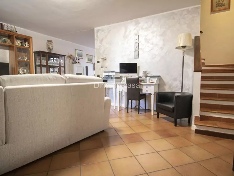 Immagine 32 di Villetta a schiera in vendita  a Carmignano