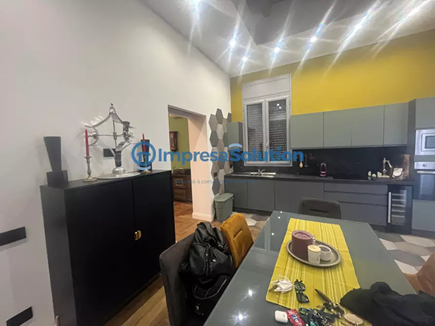 Immagine 5 di Appartamento in vendita  in Corso Giuseppe Garibaldi 373 a Napoli