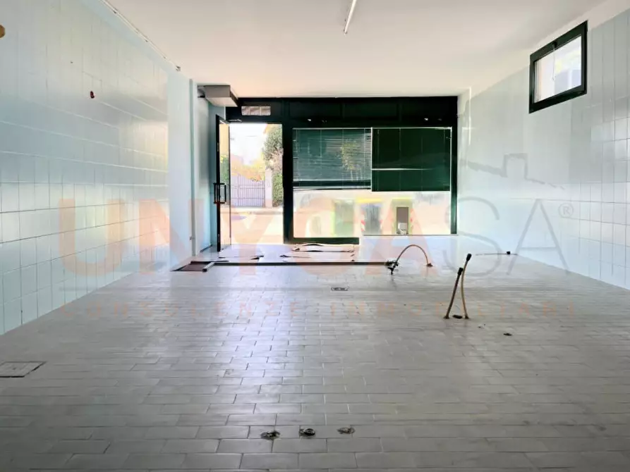 Immagine 1 di Negozio in vendita  in Via Trieste a Mestrino