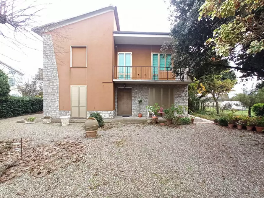 Immagine 1 di Casa indipendente in vendita  in Via Roma a Castiglione Del Lago