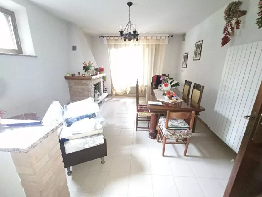 Immagine 3 di Casa indipendente in vendita  in Via Roma a Castiglione Del Lago