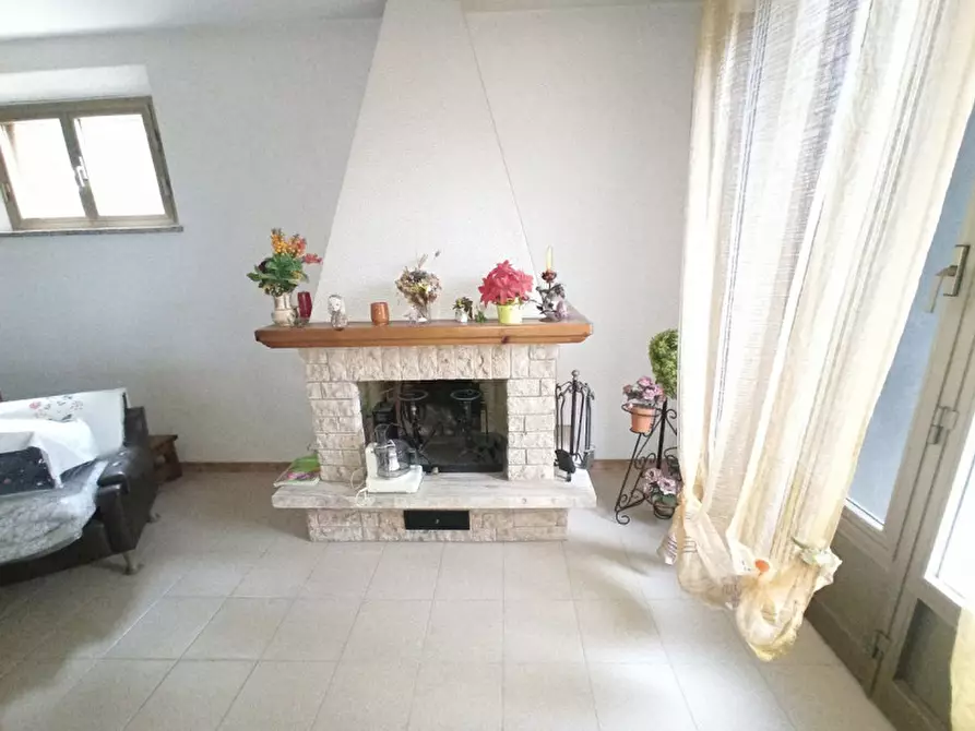 Immagine 4 di Casa indipendente in vendita  in Via Roma a Castiglione Del Lago