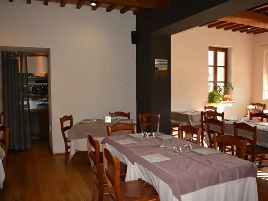 Immagine 6 di Attività commerciale in vendita  in Via Roma a Castiglione Del Lago