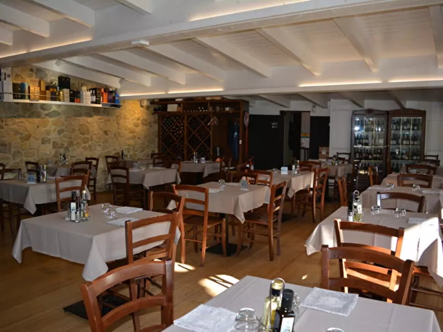 Immagine 8 di Attività commerciale in vendita  in Via Roma a Castiglione Del Lago