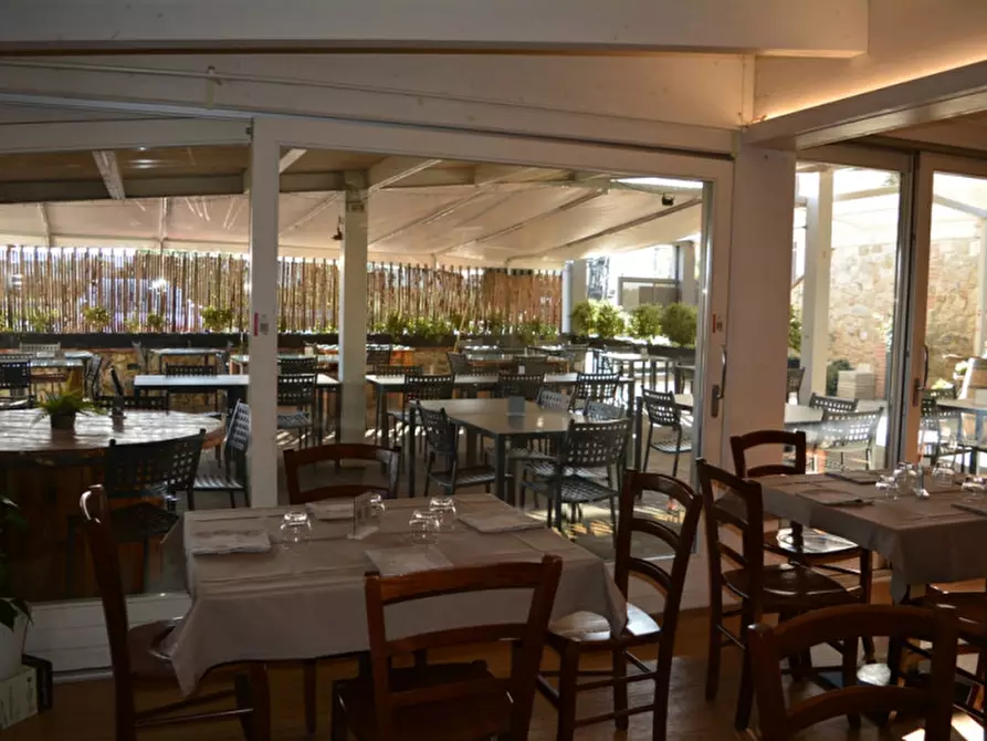 Immagine 9 di Attività commerciale in vendita  in Via Roma a Castiglione Del Lago