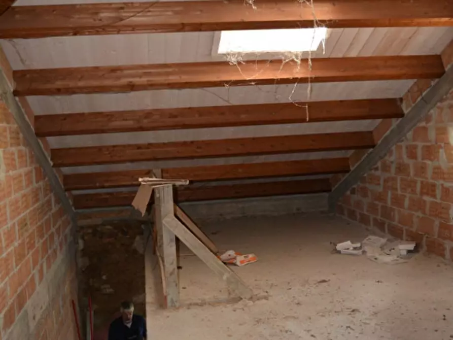 Immagine 13 di Attività commerciale in vendita  in Via Roma a Castiglione Del Lago