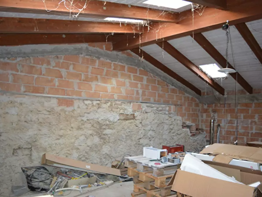 Immagine 14 di Attività commerciale in vendita  in Via Roma a Castiglione Del Lago