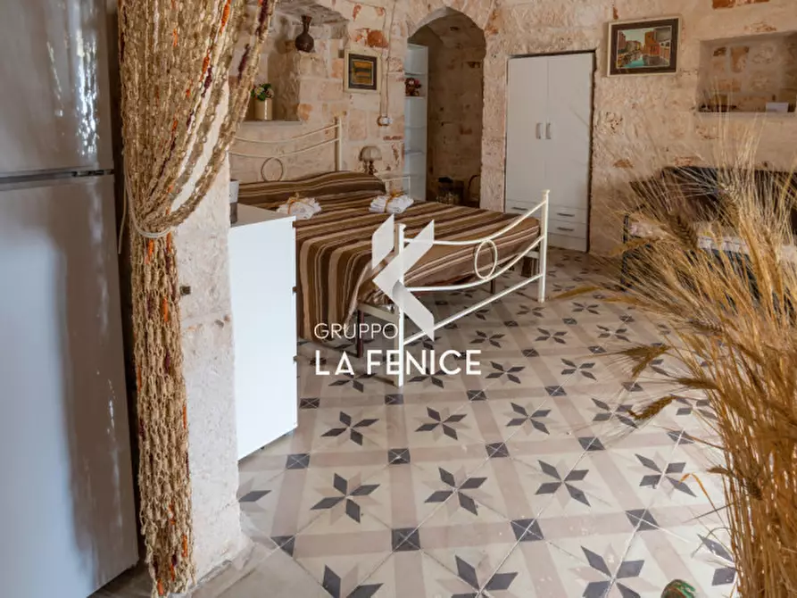 Immagine 41 di Villa in vendita  in via Fasano, 9 a Locorotondo