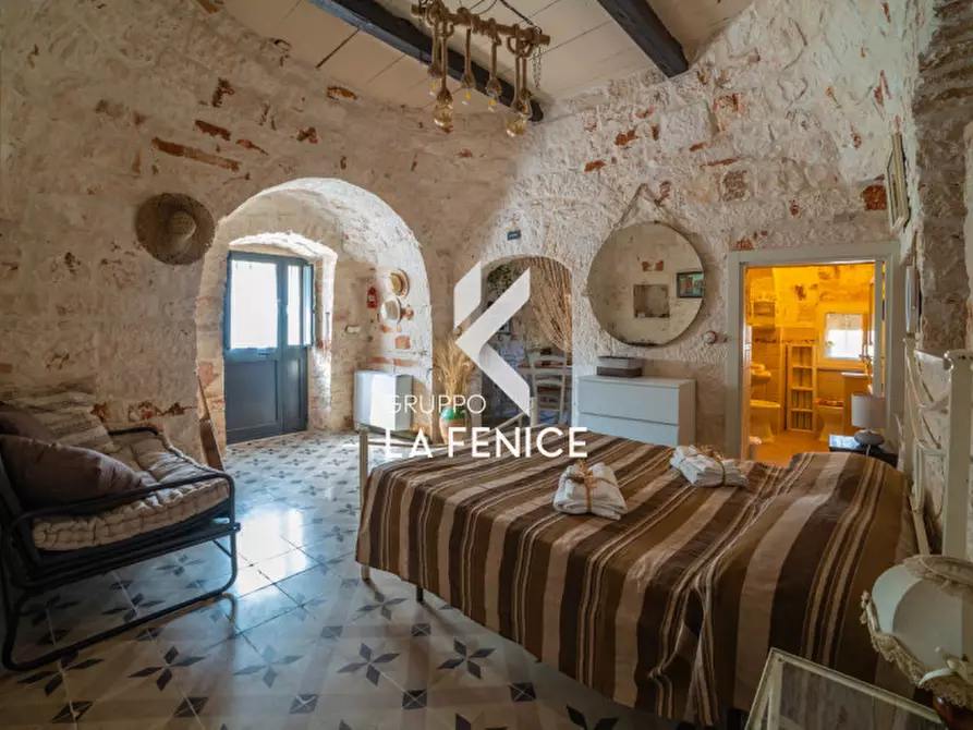 Immagine 42 di Villa in vendita  in via Fasano, 9 a Locorotondo