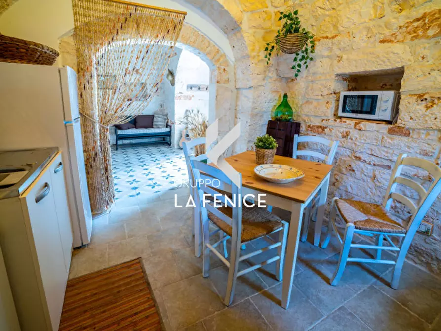 Immagine 43 di Villa in vendita  in via Fasano, 9 a Locorotondo