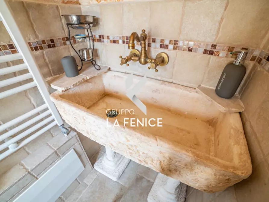 Immagine 46 di Villa in vendita  in via Fasano, 9 a Locorotondo