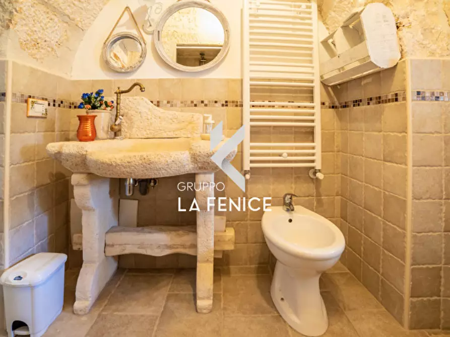 Immagine 47 di Villa in vendita  in via Fasano, 9 a Locorotondo