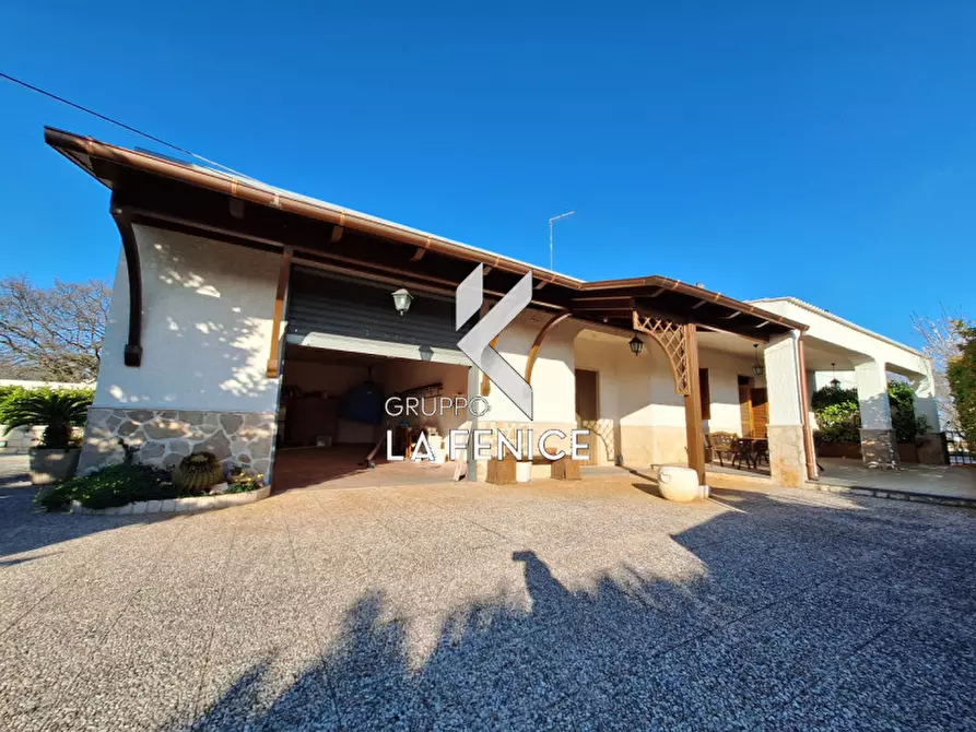 Immagine 1 di Villa in vendita  in CONTRADA NEGLIA a Locorotondo