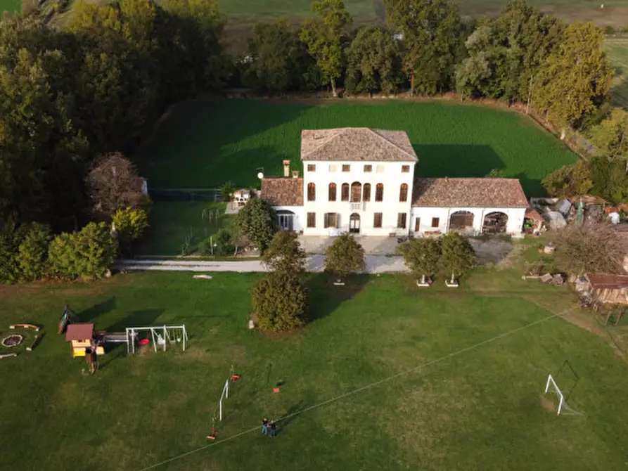 Immagine 1 di Villa in vendita  a Mirano