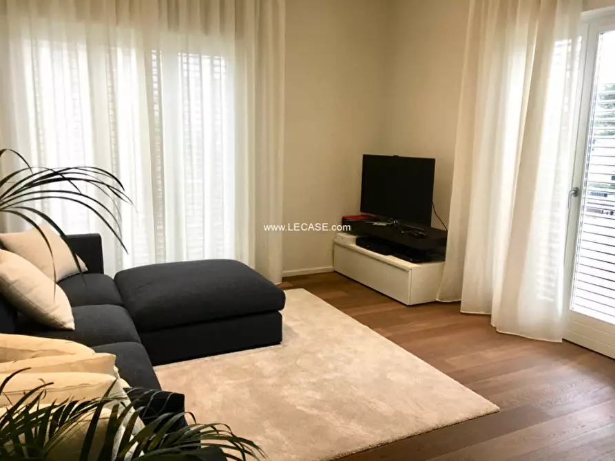 Immagine 12 di Appartamento in affitto  a Forte Dei Marmi