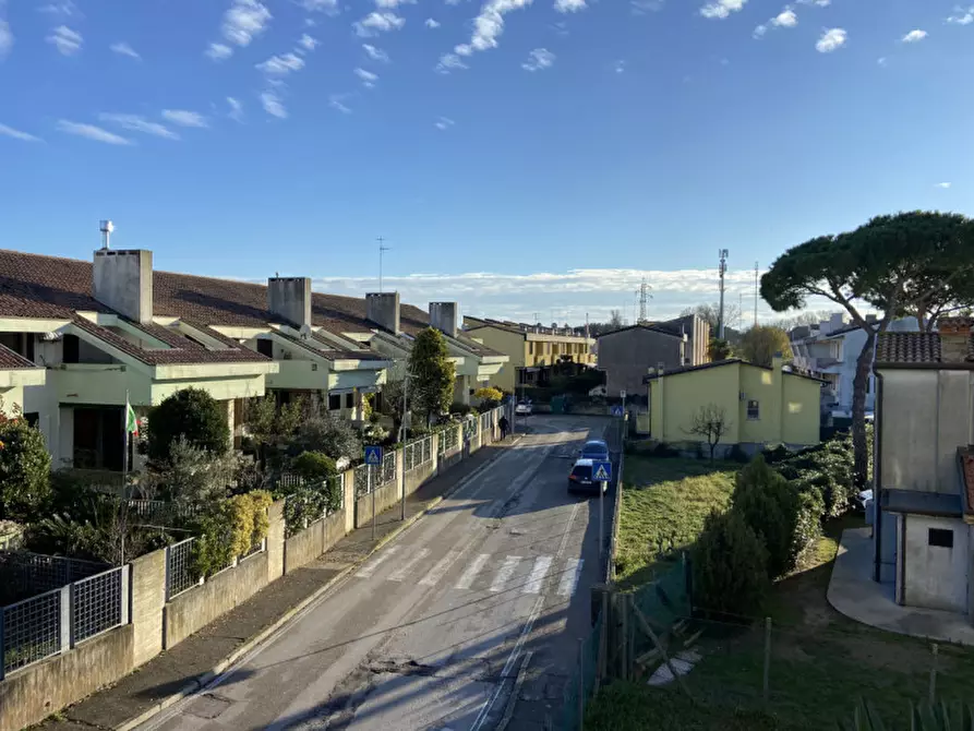 Immagine 5 di Appartamento in vendita  in Via Primavera a Chioggia