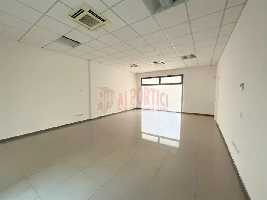 Immagine 3 di Negozio in affitto  in Viale degli Alpini a Piove Di Sacco