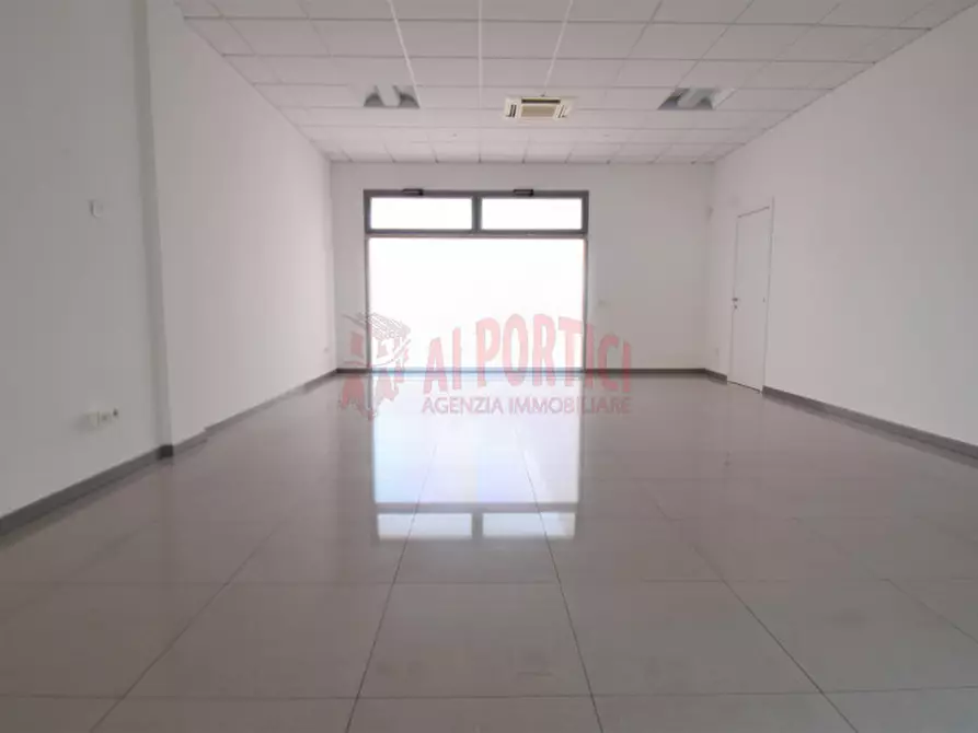 Immagine 7 di Negozio in affitto  in Viale degli Alpini a Piove Di Sacco