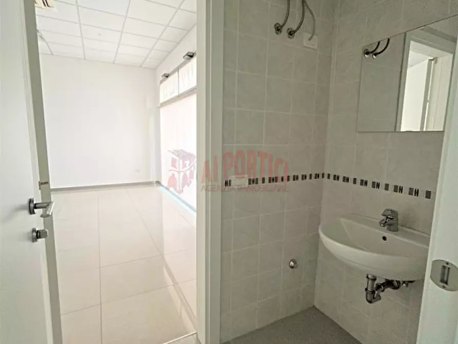 Immagine 9 di Negozio in affitto  in Viale degli Alpini a Piove Di Sacco