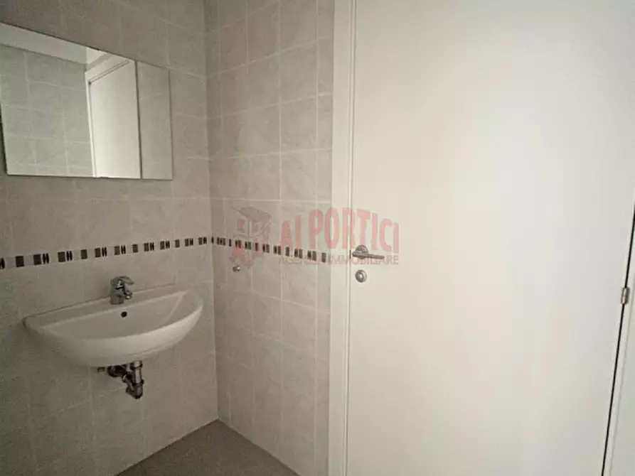 Immagine 10 di Negozio in affitto  in Viale degli Alpini a Piove Di Sacco