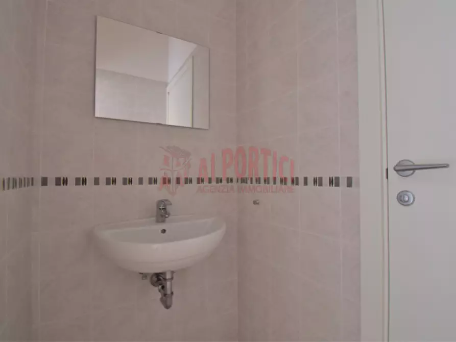 Immagine 13 di Negozio in affitto  in Viale degli Alpini a Piove Di Sacco