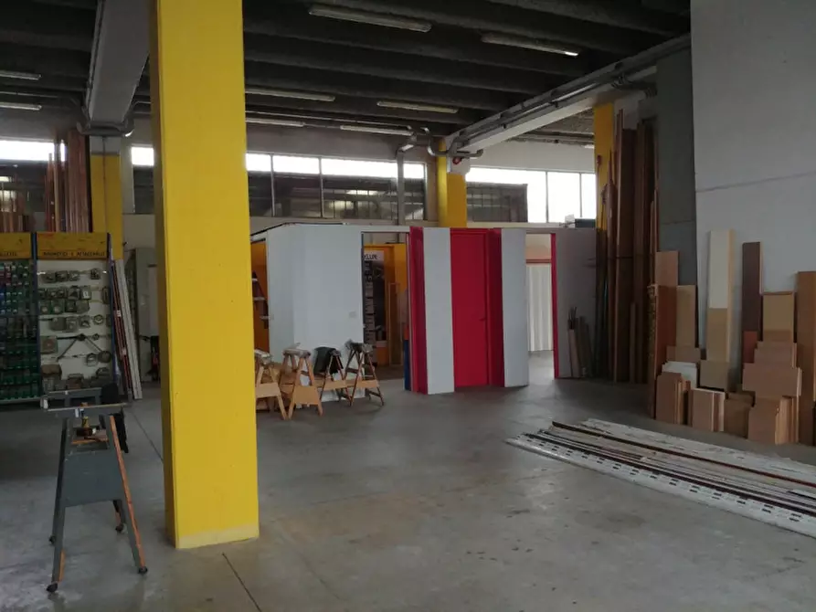 Immagine 12 di Negozio in vendita  in VIA FLEMING a Settimo Milanese