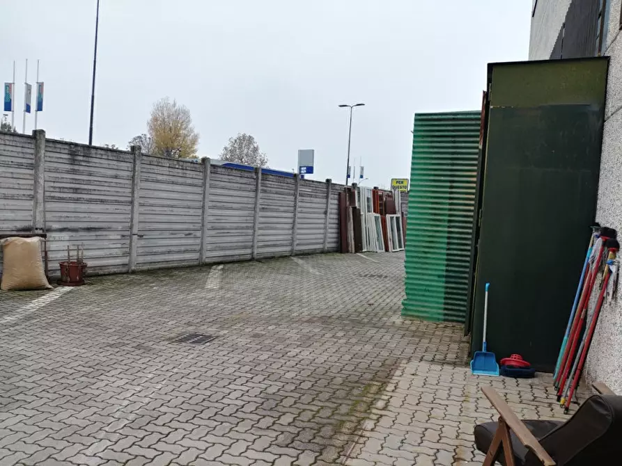Immagine 19 di Negozio in vendita  in VIA FLEMING a Settimo Milanese