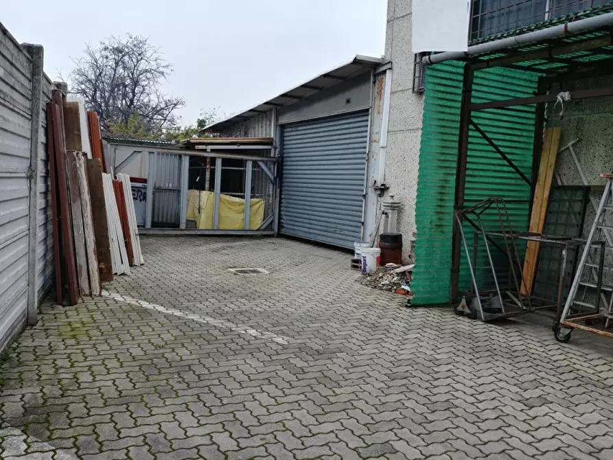 Immagine 22 di Negozio in vendita  in VIA FLEMING a Settimo Milanese
