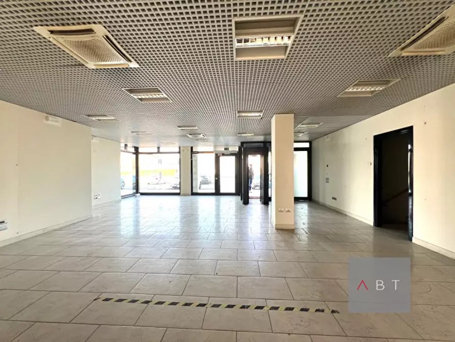 Immagine 2 di Negozio in vendita  a San Giorgio In Bosco