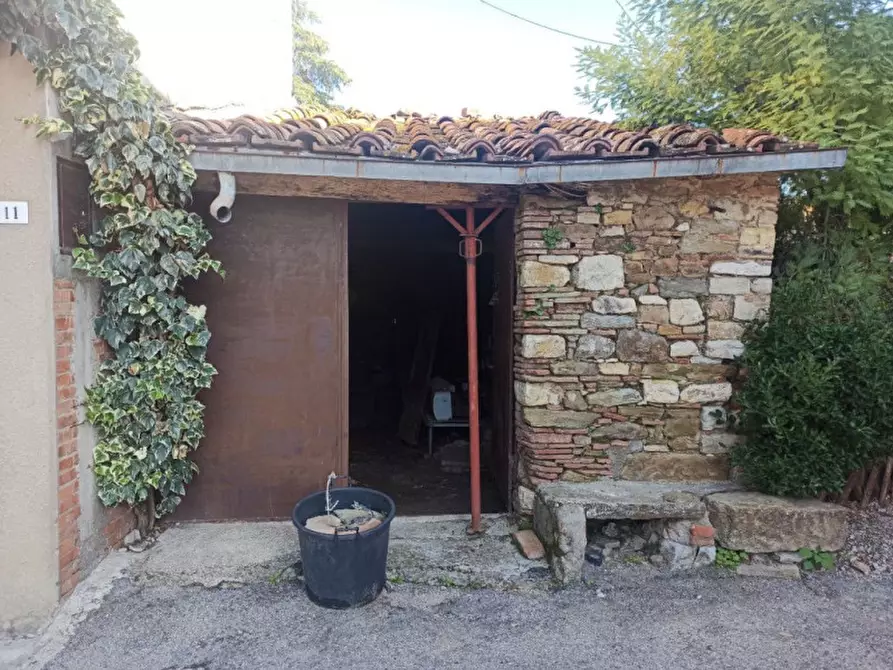 Immagine 1 di Garage in vendita  in Via Roma, Castiglione del lago a Magione