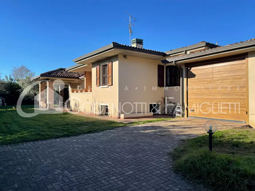 Immagine 1 di Villa in vendita  in via Enrico Fermi 5 a Padenghe Sul Garda