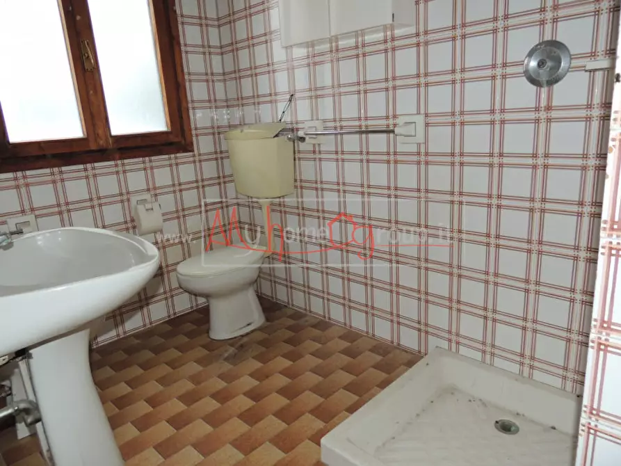 Immagine 29 di Negozio in affitto  in Pontecorvo a Padova