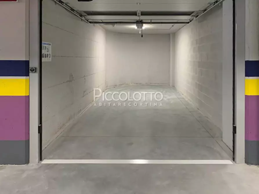 Immagine 2 di Garage in affitto  in via Cesare Battisti a Cortina D'ampezzo