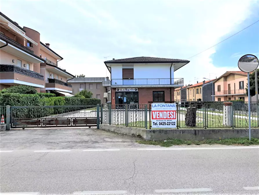 Immagine 1 di Casa indipendente in vendita  in Via Curtatone a Rovigo