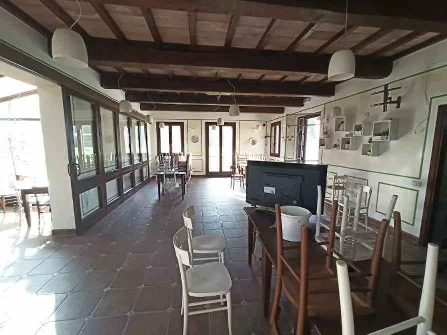 Immagine 6 di Agriturismo in vendita  in via Roma a Castiglione Del Lago