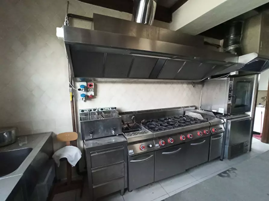 Immagine 8 di Agriturismo in vendita  in via Roma a Castiglione Del Lago