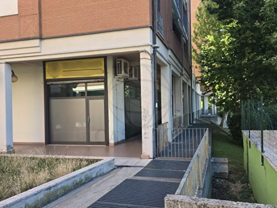 Immagine 9 di Negozio in vendita  in via del rivo, 102A a Terni