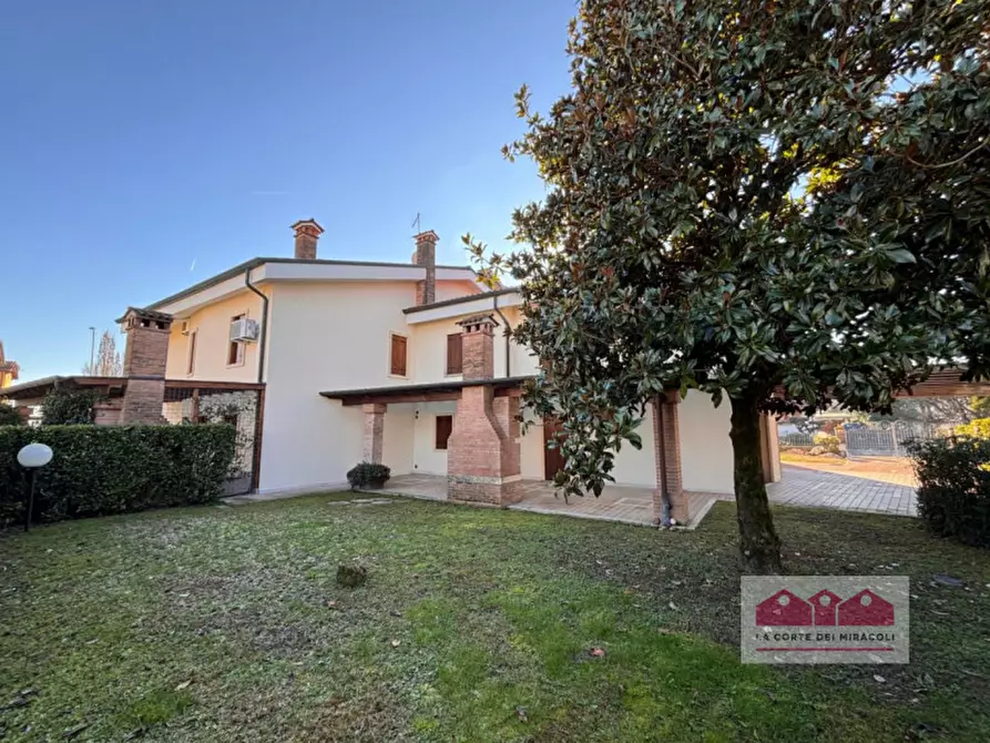 Immagine 2 di Casa bifamiliare in affitto  in via ragazzi del 99 a Castegnero