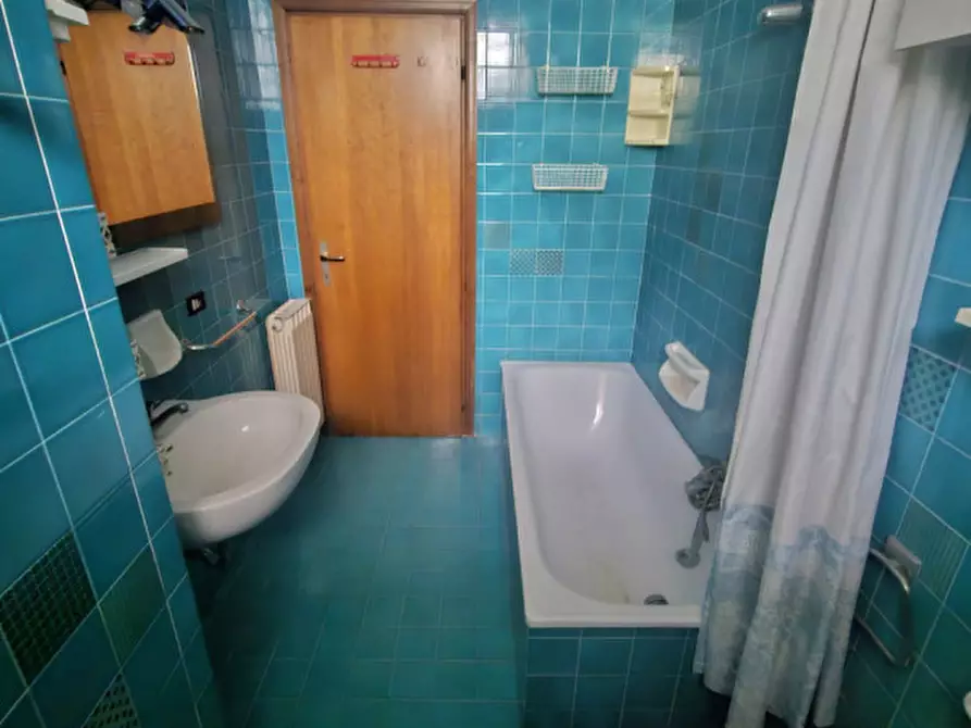 Immagine 19 di Appartamento in vendita  in Viale regina Margherita a Rimini