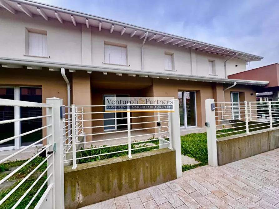 Immagine 1 di Casa trifamiliare in vendita  in via repubblica a Medole