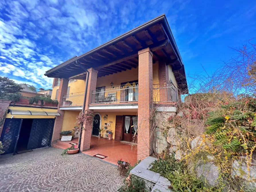 Immagine 1 di Villa in vendita  a Moniga Del Garda