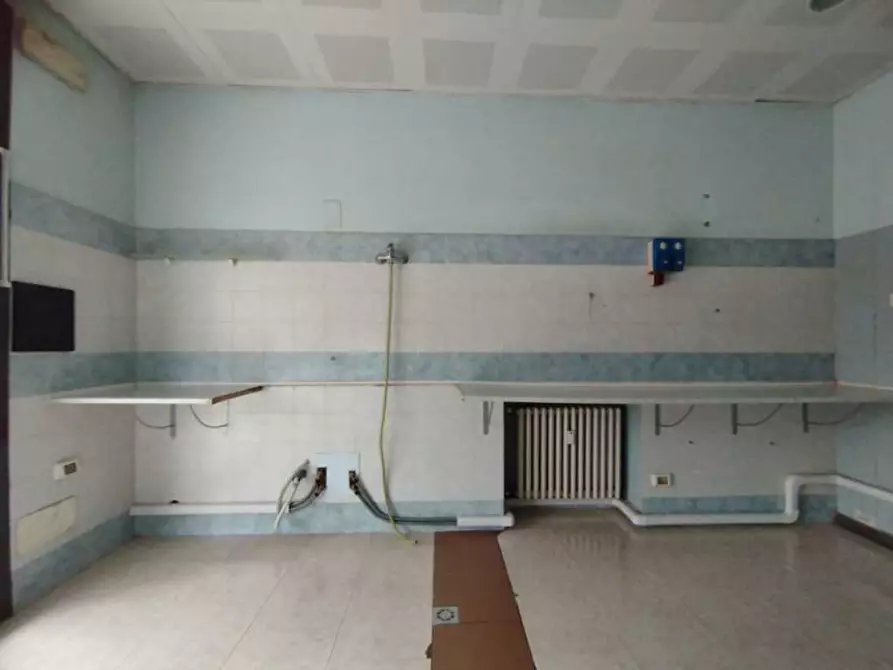 Immagine 3 di Negozio in vendita  in Via Cantore a Villafranca Di Verona