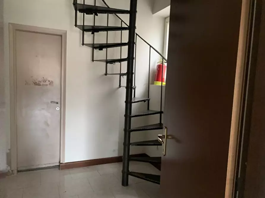 Immagine 5 di Negozio in vendita  in Via Cantore a Villafranca Di Verona