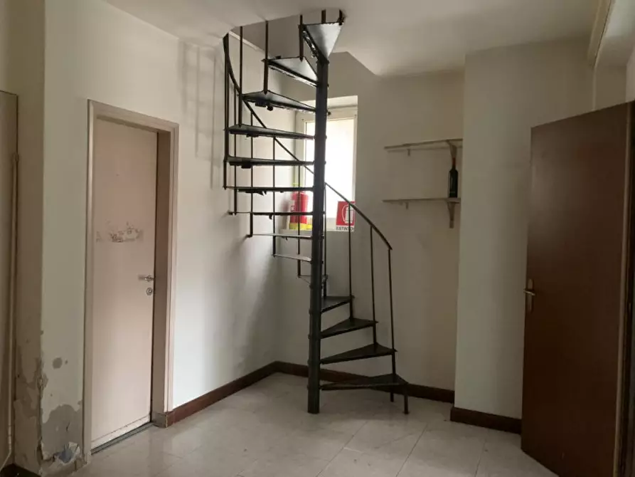 Immagine 6 di Negozio in vendita  in Via Cantore a Villafranca Di Verona