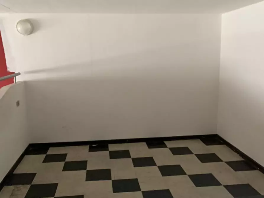 Immagine 7 di Negozio in vendita  in Via Cantore a Villafranca Di Verona