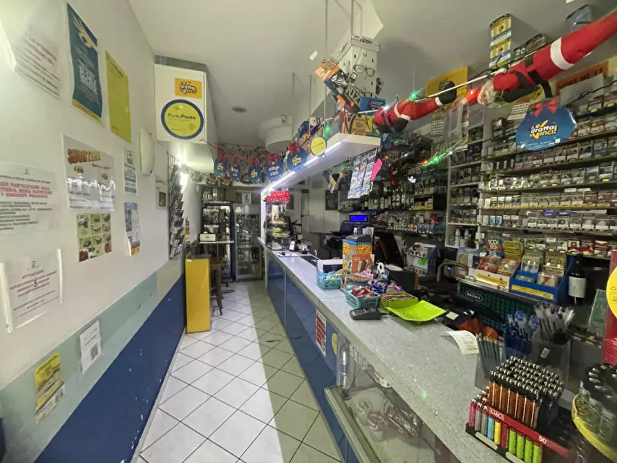 Immagine 2 di Attività commerciale in vendita  a Senigallia